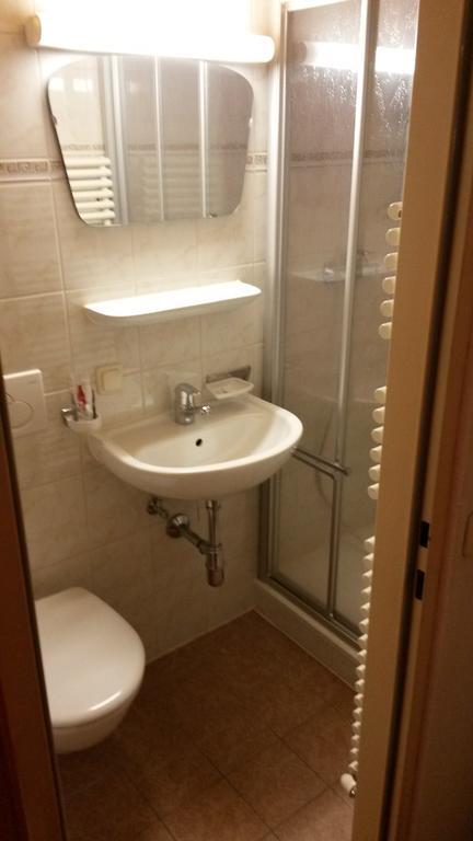 אישגל Hotel Garni Alpenrose מראה חיצוני תמונה