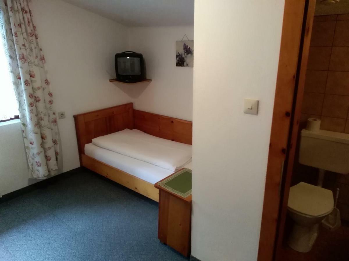 אישגל Hotel Garni Alpenrose מראה חיצוני תמונה