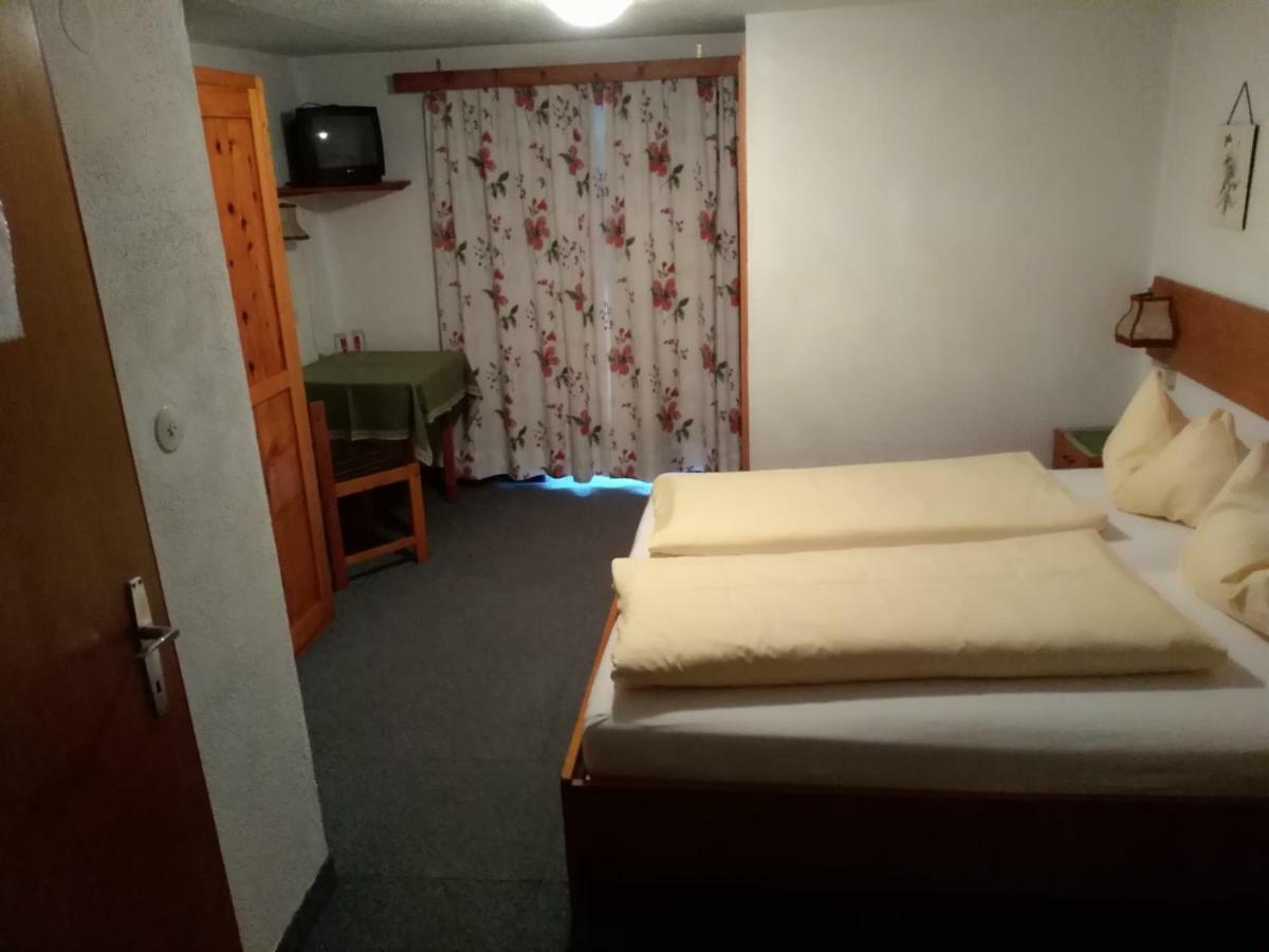 אישגל Hotel Garni Alpenrose מראה חיצוני תמונה
